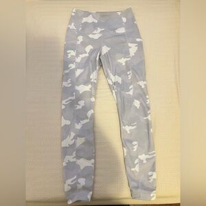 YOGALICIOUS "LUX" HIGH WAIST CAMO PRINTED 7/8 ANKLE LEGGING - SILVER